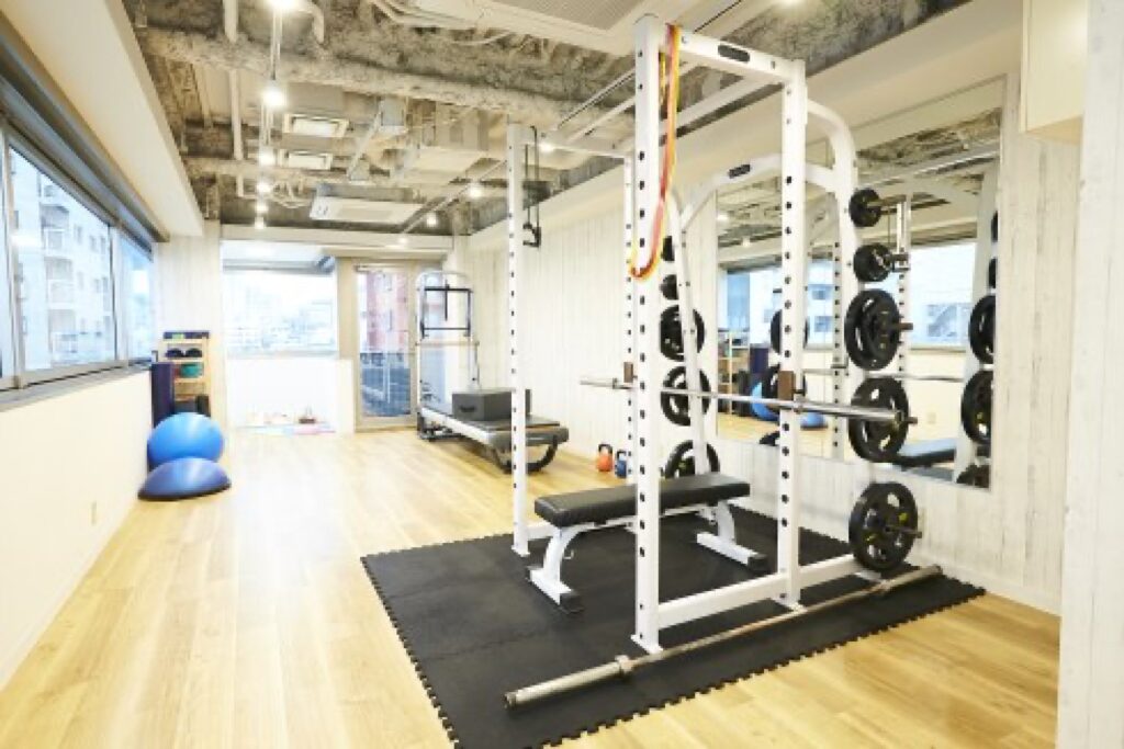 RISE personal training gym中目黒店の店内写真